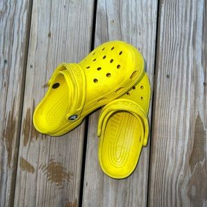 Crocs women’s size 6, men’s size 4